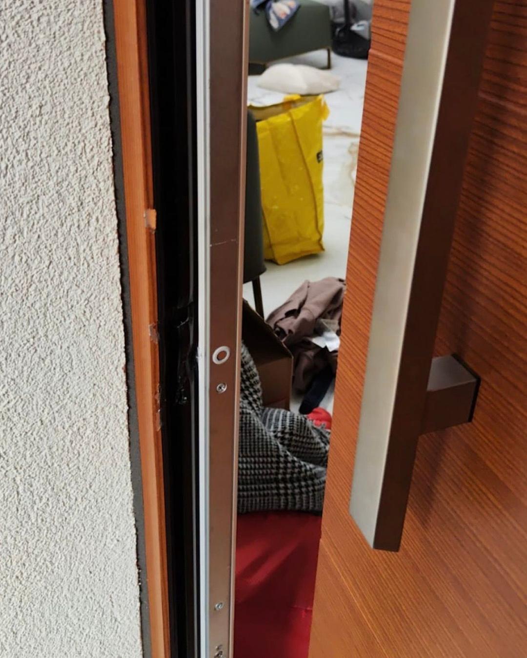 Aufgehebelte Haustür nach Einbruch – Reparatur und Austausch in Wels
